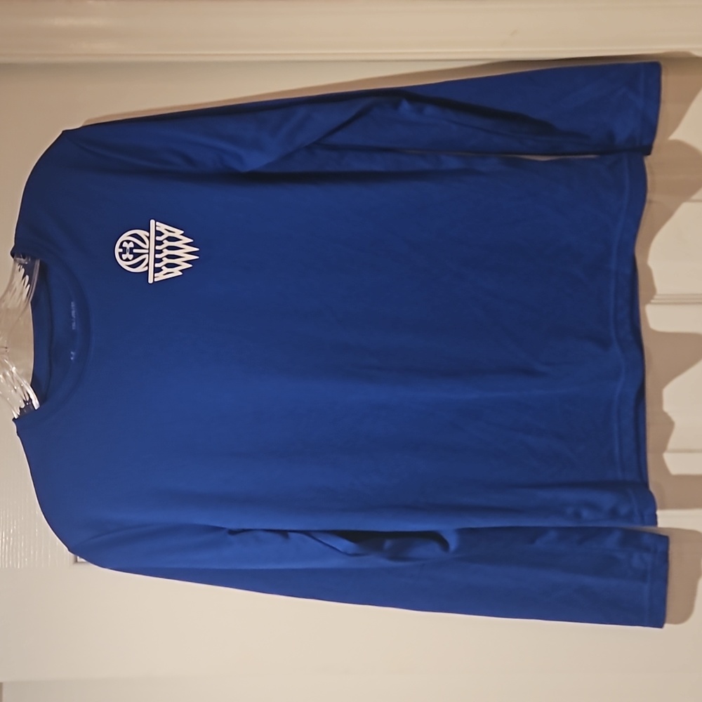 Underarmour Basketball long sleeve, heatgear Boys YXL. Smoke free home, worn 2xs